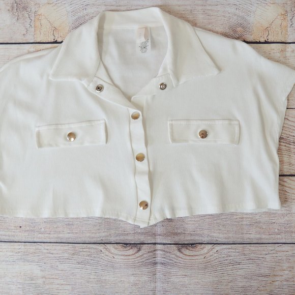 Ribbed Crop Top  and Bermuda Shorts Set - Picture 2 of 3